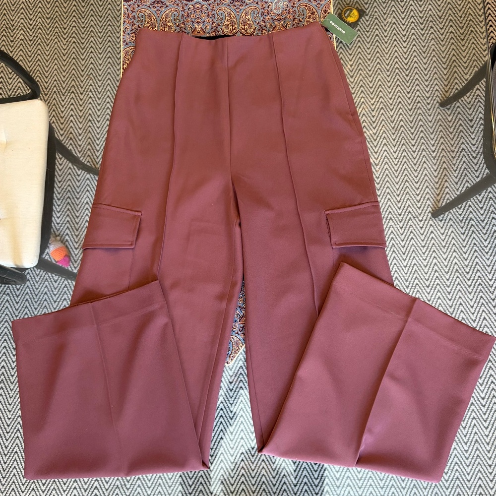 Simons (6) Contemporaine cargo trousers, with flat front, straight leg, BNWT